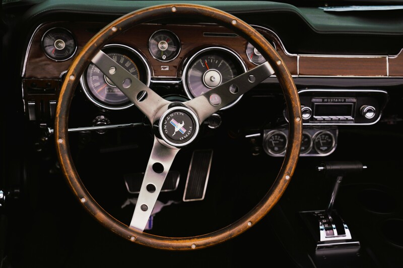 Ford Mustang nostaltisk instrument