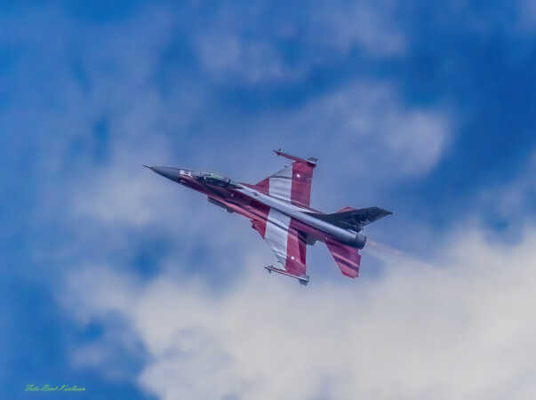 2024 maj 24 F16 opvisning EKSP (319)-SharpenAI-Focus-DeNoiseAI-severe-noise